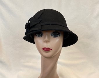 Black Wool Felt Cloche Hat With Felt Flower / Vintage Inspired Black Felt Cloche Hat / Downton Abbey Cloche Hat / Lg Head Size Available