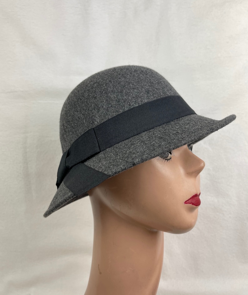 Gray Felt Cloche Hat With Turned Up Slanted Brim And Black Ribbon Band / Vintage Inspired Gray Felt Cloche Hat / Downton Abbey Cloche Hat image 3