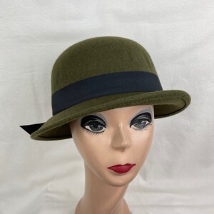 Olive Green Felt Cloche Hat: Vintage 1920s Style With Black  display picture 1