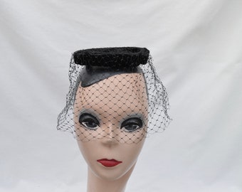 Vintage 1950's Black Cocktail Hat With Veil / Vintage Cocktail Hat with Veil / Mrs Maisel Hat