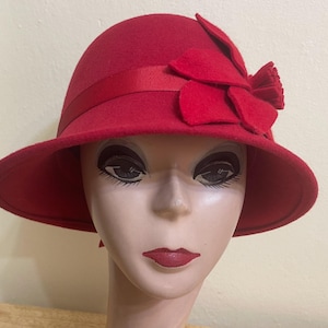 Red Wool Felt Cloche Hat With Felt Flower / Vintage Inspired Red Felt Cloche Hat / Downton Abbey Cloche Hat / Flapper Style Cloche Hat
