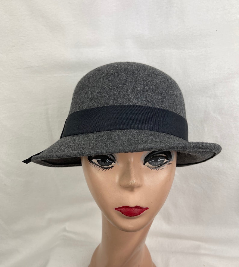 Gray Felt Cloche Hat With Turned Up Slanted Brim And Black Ribbon Band / Vintage Inspired Gray Felt Cloche Hat / Downton Abbey Cloche Hat image 2