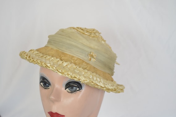 Vintage 1950s Beige Crocheted Raffia Straw Hat / V