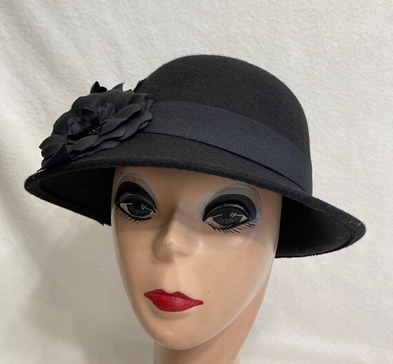 Vintage Inspired Black Felt Cloche Hat: Downton Abbey Style  display picture 1