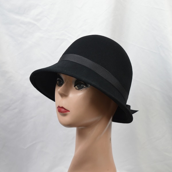 Black Wool Felt Cloche Hat Flapper Style / Wool Felt 1920's Style Cloche Hat / Downton Abbey Hat / Classic Winter Felt Cloche Hat