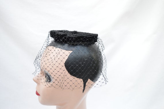 Vintage 1950's Black Cocktail Hat With Veil / Vin… - image 3