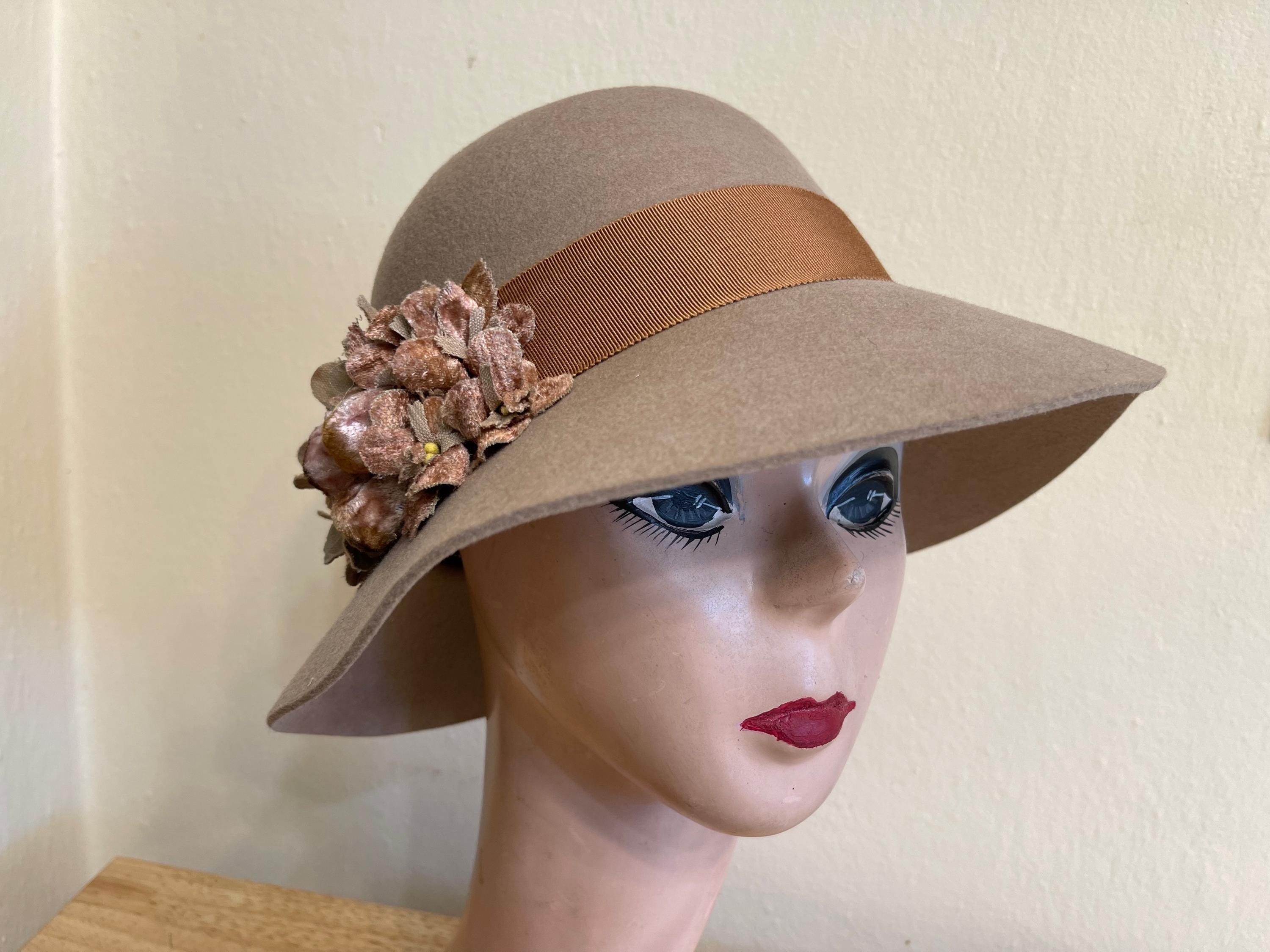 Vintage Inspired Tan Wool Felt Cloche Hat With Velvet Flower  display picture 1