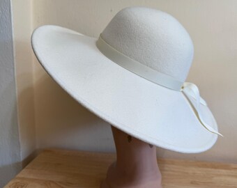 Ivory Wool Felt 4-inch Flat Brim Hat / Classic Lg Brim Felt