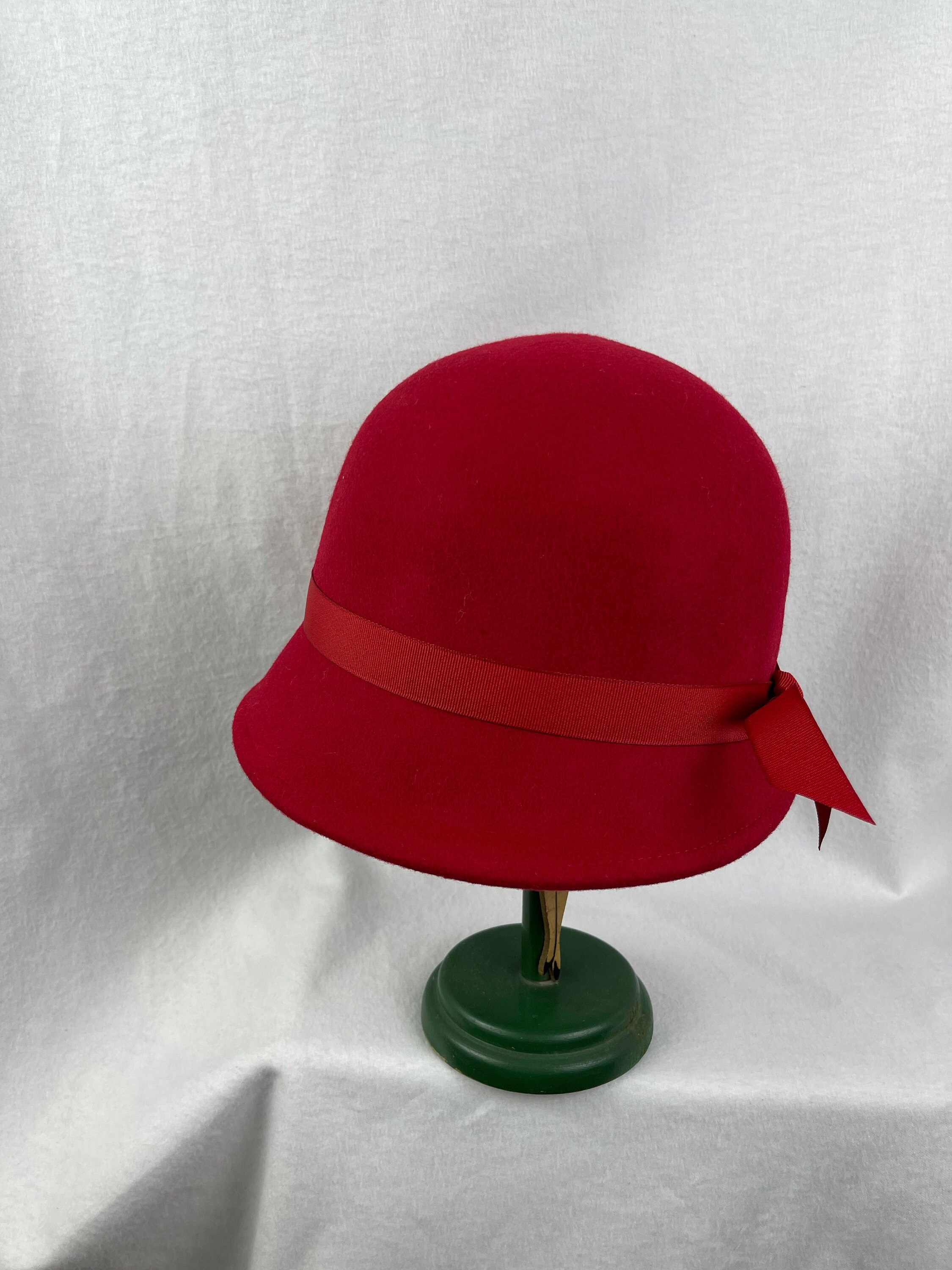 Vintage 80s Red Wool Felt Cloche Hat Short Brim The Hat Garden Elegant Chic Cloche 1960s 100% Wool Vintage Hats for Women for sale | eBay main image 4
