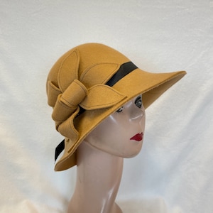 Camel Wool Felt Cloche Style Bucket Hat With Felt Flower / Vintage Inspired Camel Felt Cloche hat