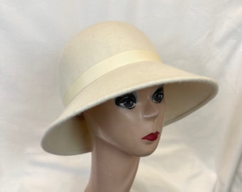 Cream Wool Felt Lampshade 3.5 Inch Brim Hat / Cream Felt Lampshade Hat / Vintage Inspired Hat / Cream Winter Felt Hat