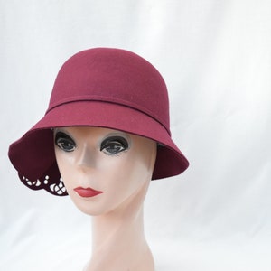 Burgundy Wool Felt Cloche Hat With Cut Out Bow / Vintage Inspired Cloche Hat / Downton Abbey Hat