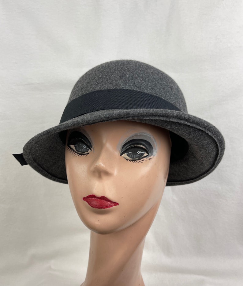 Gray Felt Cloche Hat With Turned Up Slanted Brim And Black Ribbon Band / Vintage Inspired Gray Felt Cloche Hat / Downton Abbey Cloche Hat image 4