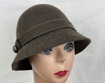 Brown Wool Felt Vintage Inspired Cloche Hat  / 1920's Style Brown Felt Cloche Hat / Downton Abbey Cloche Hat