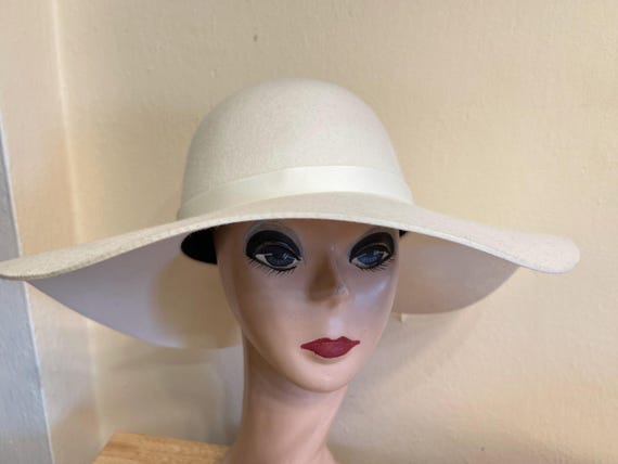 Ivory Australian Wool Felt Hat: 4.5 Inch Floppy Brim Boho  display picture 2