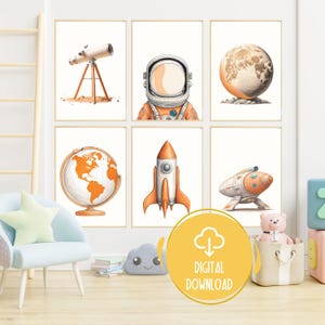 Puede incluir: Conjunto de seis ilustraciones imprimibles con temática espacial, que incluyen un astronauta, un cohete, un telescopio, un globo terráqueo, una nave espacial y una luna. Las ilustraciones están dibujadas en un estilo de dibujos animados con acentos naranja y blanco.