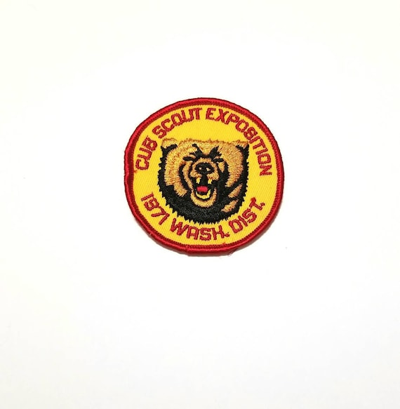 Vintage Boy Scout BSA Embroidered Patch 1971 Cub … - image 1