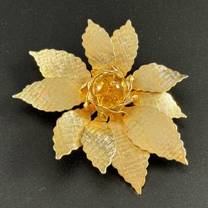 Vintage Flower Brooch Pin Gold Tone with Amber Centery