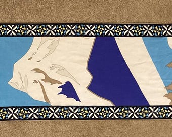 Sciarpa di seta vintage Emilio Pucci, stile modernista astratto con montagna invernale.