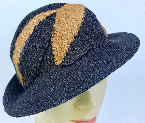 22" - Vintage 1930's Women's Black & Tan Straw Sum