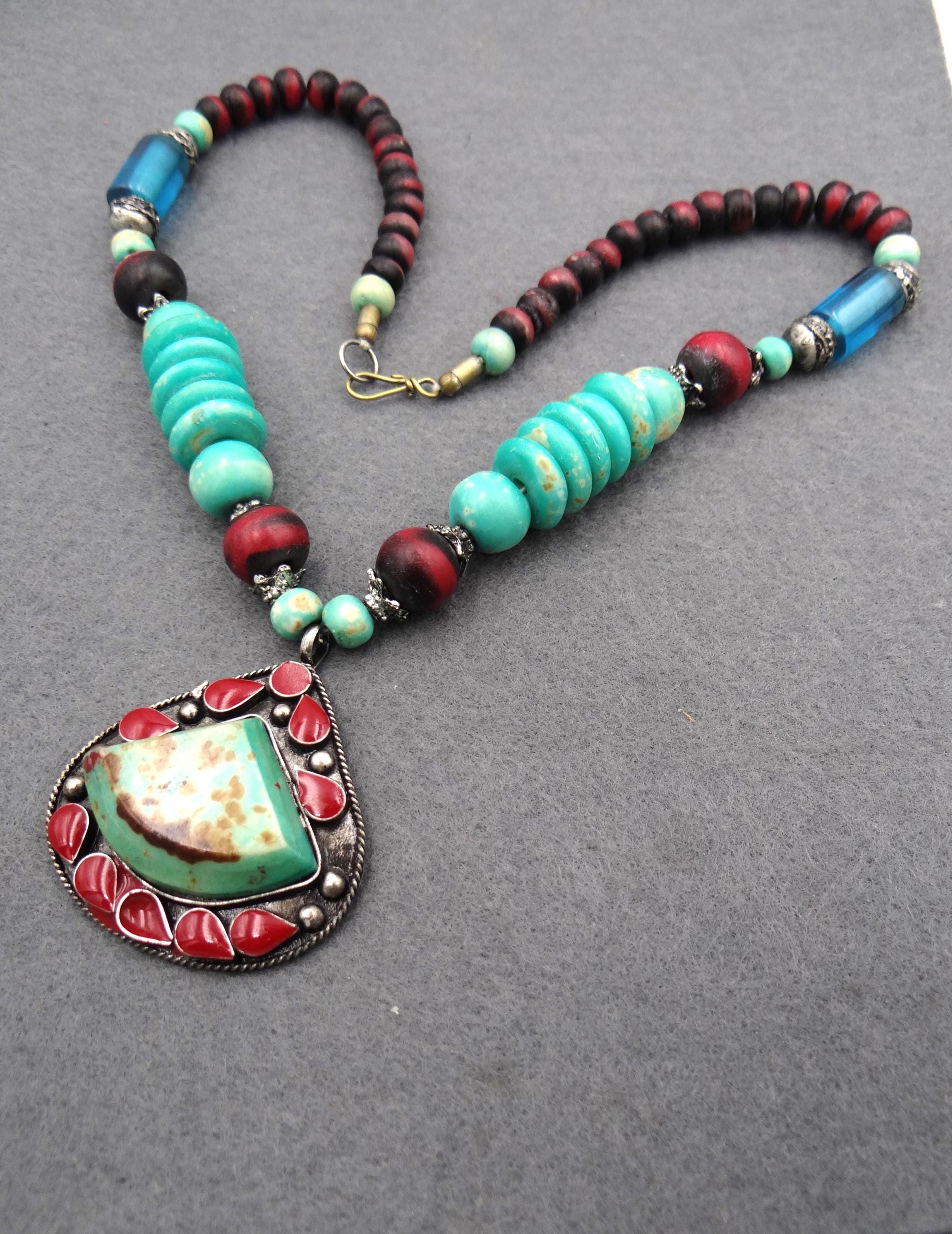 Collier Antique Tibétain Années 1920 – Perles, Turquoise, Incrustations, Argent Ancien