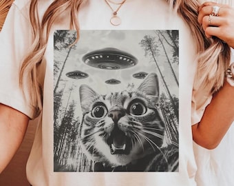 Funny UFO Cat Selfie Shirt | Alien and Cat Lover Graphic Tee | Sci-Fi Cat Lover Shirt | Retro Alien Space Cat Shirt