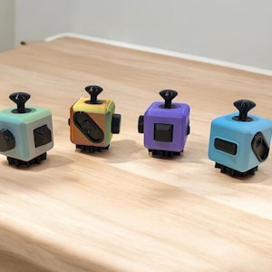Fidget Cube 2.0! Für Stress / ADHD / Autismus / Angst Relief / Sensorische / Tolle Schreibtisch Spielzeug