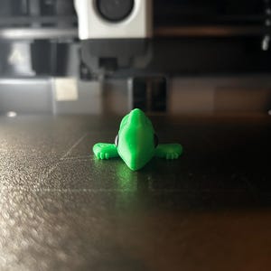 Articulated Pterodactyl – 3D Printed Green Flexi Dinosaur Toy, Print-in-Place Desk Pet Gift