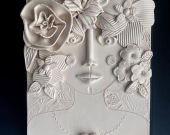 手彫りの陶器の顔の壁掛け：白黒粘土アート - Etsy 日本
