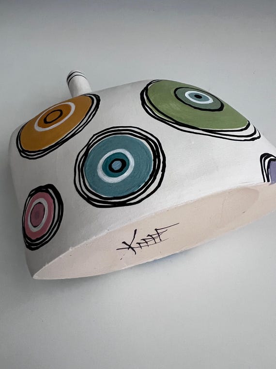 手描きの陶器の花瓶：カラフルな円形デザイン、装飾ボトル - Etsy 日本