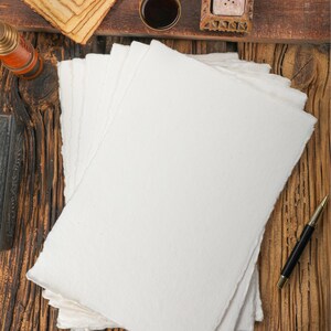 Pack of 25 Sheets | Handmade Cotton Rag Paper,Superior Quality Deckle Edge Khadi Paper,Water colouring, Acrylic, Invitations,Crafts, 400GSM.