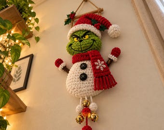 Grinch Wall Hanging Crochet Pattern – Grinch Door Decor Pattern – Holiday Crochet Pattern for Beginners (PDF Pattern)