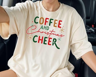 T-shirt café et Noël, t-shirt café pour les fêtes de couleurs confort, chemise confortable pour les amoureux de Noël, vêtement cadeau barista de Noël d'hiver