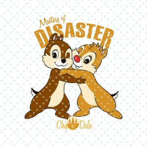 Puede incluir: Chip y Dale, los personajes de Disney, se abrazan. Son marrones y tostados con ojos grandes y sonrisas. El texto "Masters of Disaster" está por encima de ellos en letras amarillas. Debajo de ellos está el texto "Chip & Dale" en letras marrones.