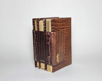 Biblioteca de referencia de bolsillo ÚNICA: ediciones Cardinal de principios de la década de 1960: juego personalizado encuadernado en piel de cocodrilo con encuadernador decorativo