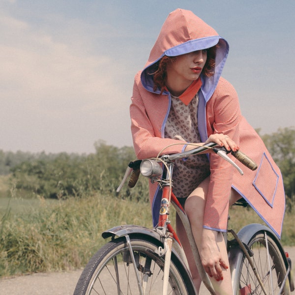 Rain coat in gingham red and white with light blue interior, 60s inspired, with hoodie and pockets