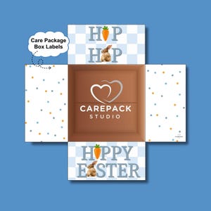 Puede incluir: Una caja de cartón abierta con el logotipo de Carepack Studio en el interior. Las solapas de la caja presentan un patrón de cuadros azules y blancos con las palabras "Hoppy Easter" y una ilustración de un conejito. También se ven las palabras "Etiquetas de caja de paquete de cuidado".
