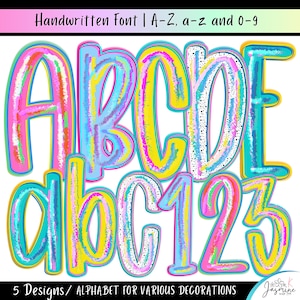 Può includere: Carattere scritto a mano colorato con le lettere maiuscole e minuscole A-E e i numeri 1, 2, 3. Le lettere e i numeri sono in stile bubble con una combinazione di colori arcobaleno. Il testo "Handwritten Font | A-Z, a-z and 0-9" è in alto.