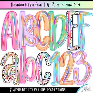 Pode incluir: Fonte manuscrita colorida com o alfabeto e números. As letras e os números estão em várias cores e estilos, incluindo estampas de leopardo e efeitos de aquarela. O texto "Handwritten Font | A-Z, a-z and 0-9" está no topo e "7 ALPHABET FOR VARIOUS DECORATIONS" na parte inferior.