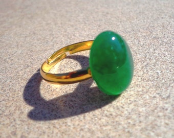 green agate ring adjustable, 14x12mm oval cab, gold tone