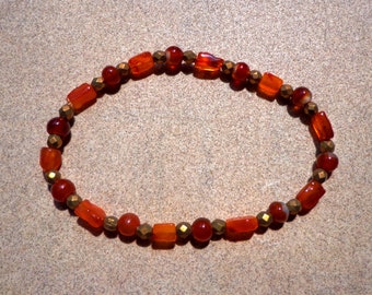 orange carnelian and red agate bracelet, gold beads, elastic