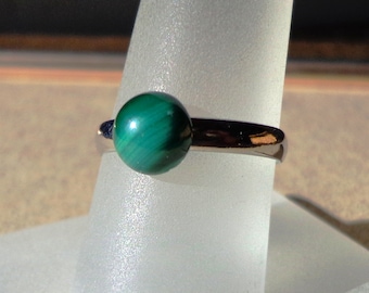 malachite adjustable ring, green 7mm gem, silver base
