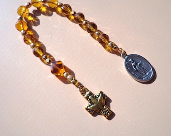Sint-Dimpna, goudkleurig duifkruis, gouden kralen, medaille
