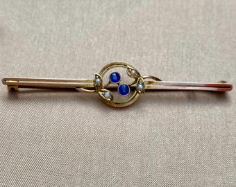 Broche de oro de 9 quilates de la década de 1920: alfiler de zafiro y perla