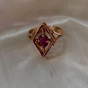 Vintage gold and ruby ring
