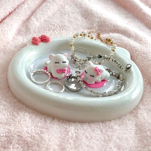 White Cats Decorative Tray Handmade Cat Room Decor for Cat Mom Kawaii Cat Trinket Dish Resin Art Dish Aesthetic Trinket Tray Cat Ring Dish