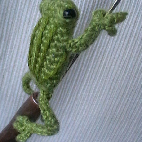Amigurumi  0.8 inc  Miniature "Crochet Hook Frog" Pattern