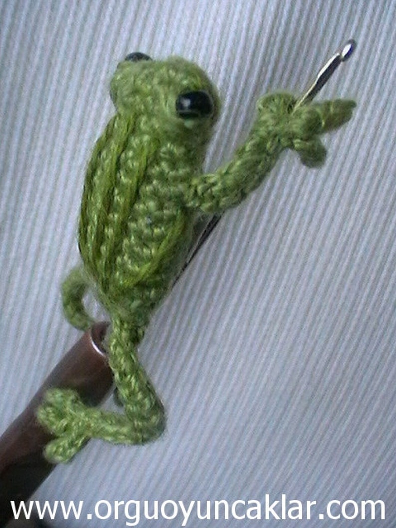 Amigurumi 0.8 inc Miniature Crochet Hook Frog Pattern image 1
