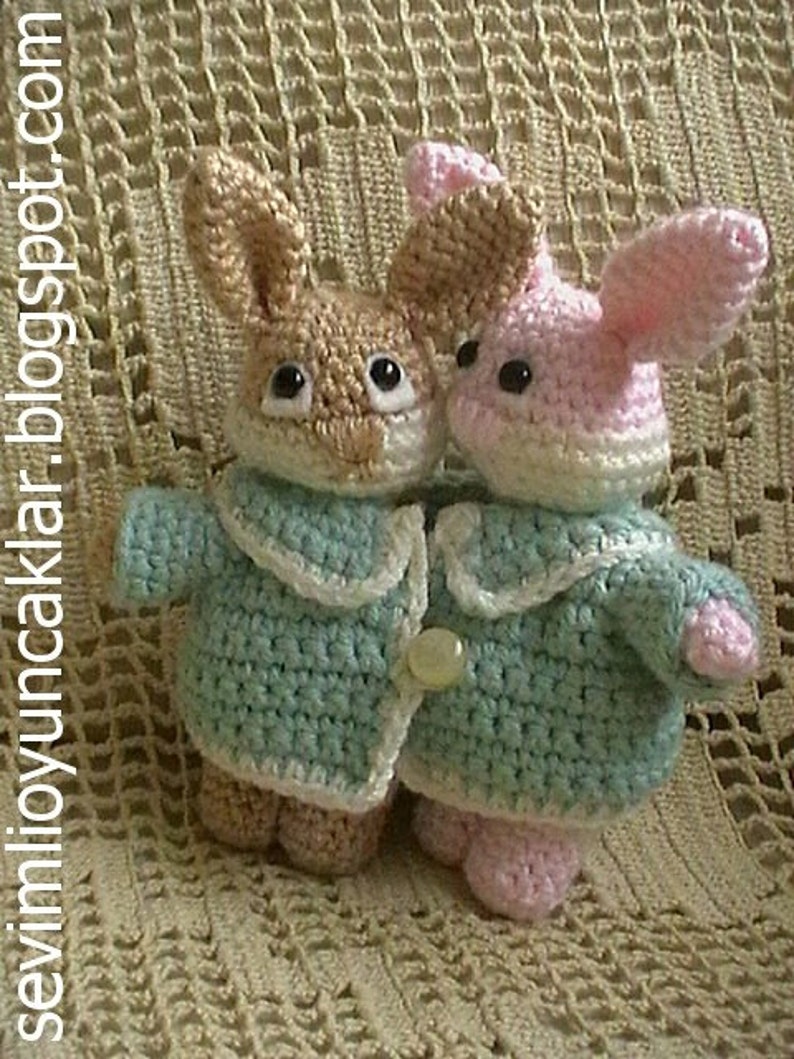 Crochet Valentine Bunnies image 2