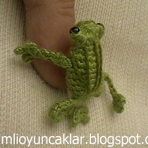 Amigurumi 0.8 inc Miniature Crochet Hook Frog Pattern image 4